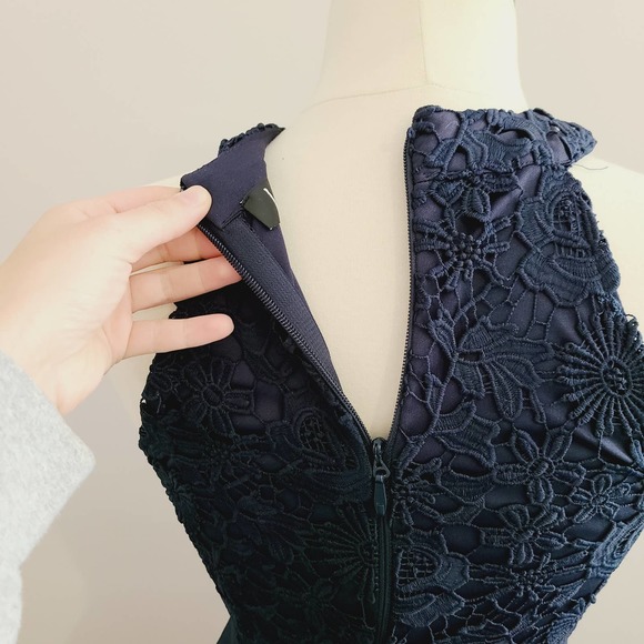 Lulu's Women Medium Picture Perfect Formal Gown Dress Navy Blue Lace Bodice Slit - Picture 8 of 11